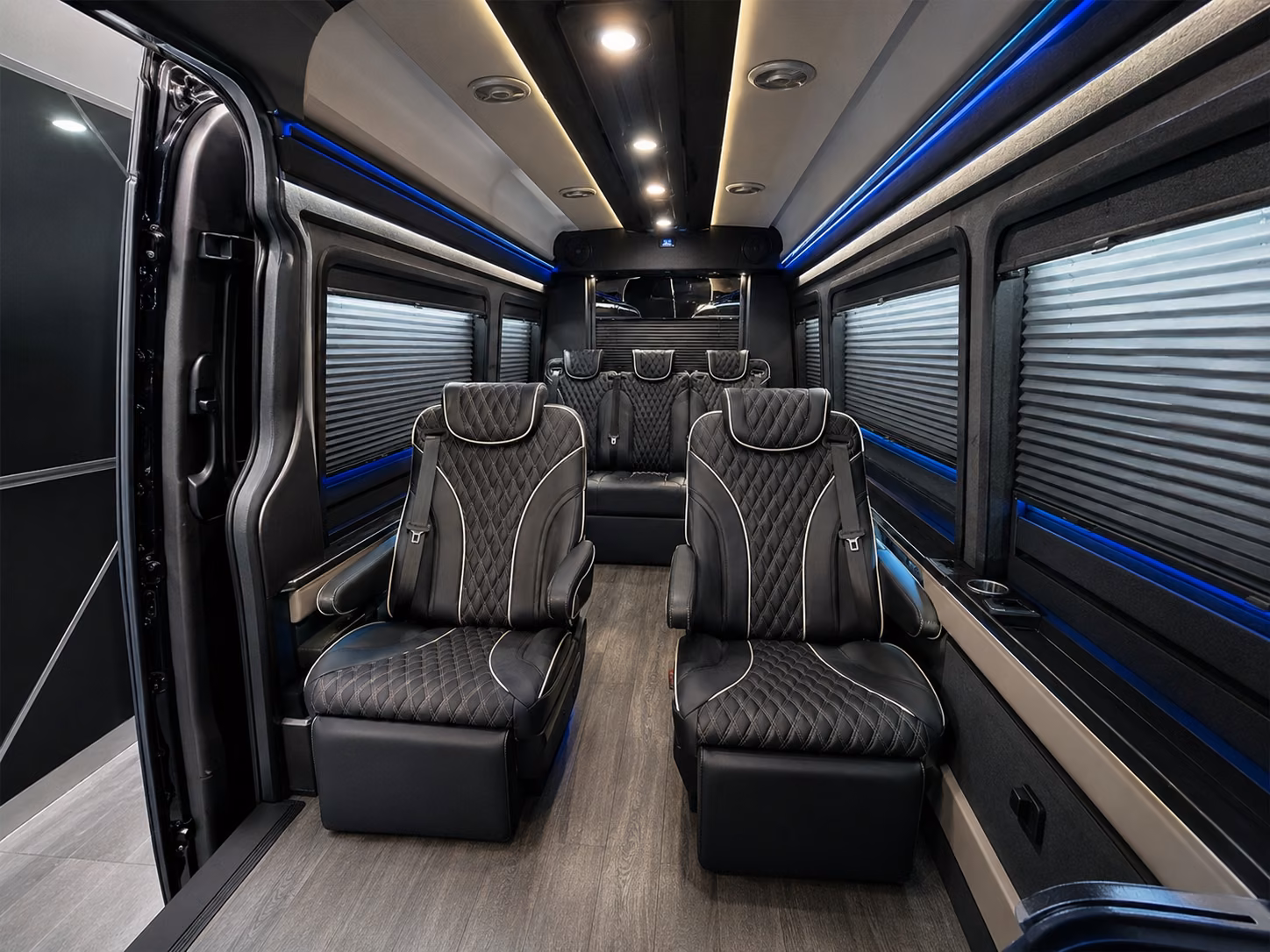 make your lawrence to airport transfer smooth with the right bus size